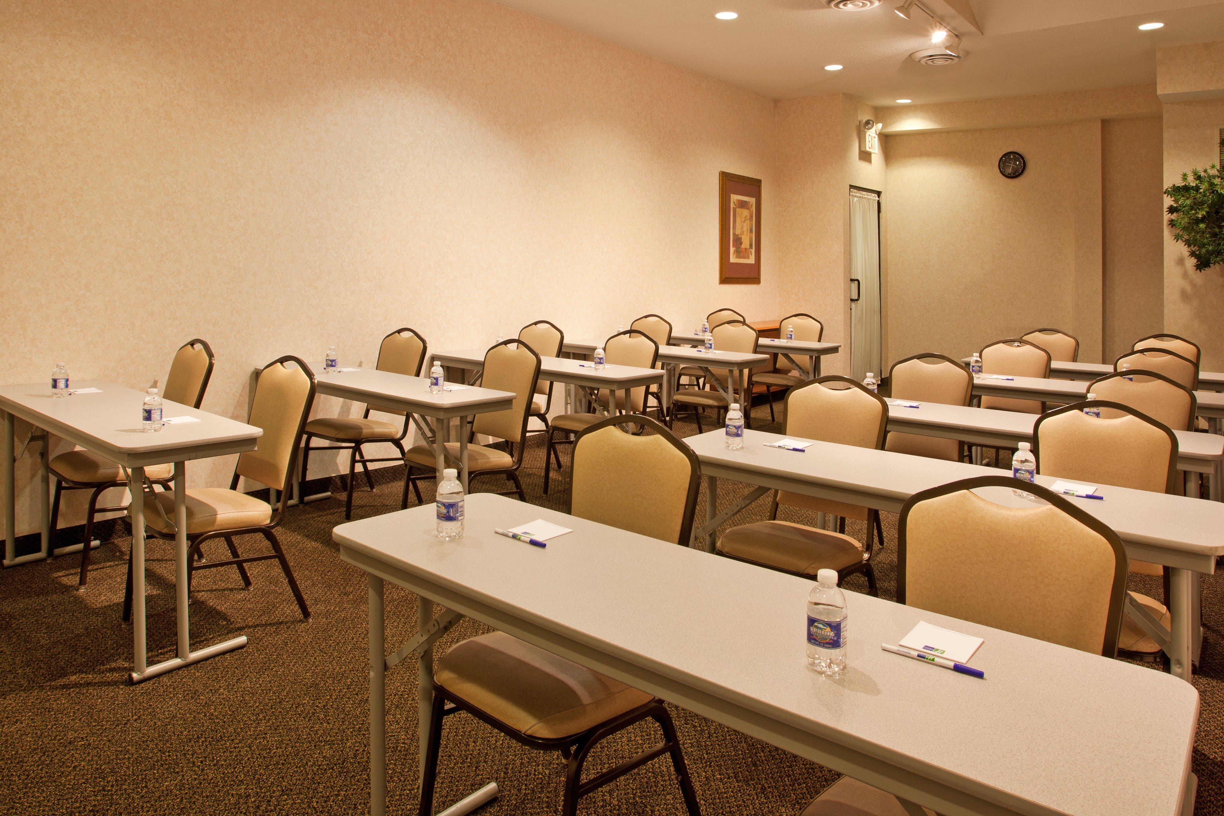 Holiday Inn Express & Suites Wadsworth By Ihg Exterior foto