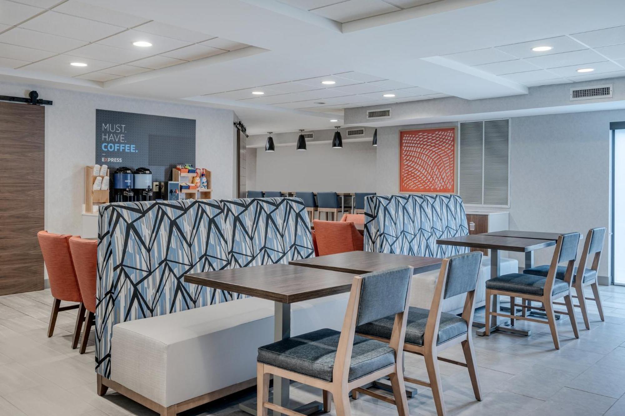 Holiday Inn Express & Suites Wadsworth By Ihg Exterior foto