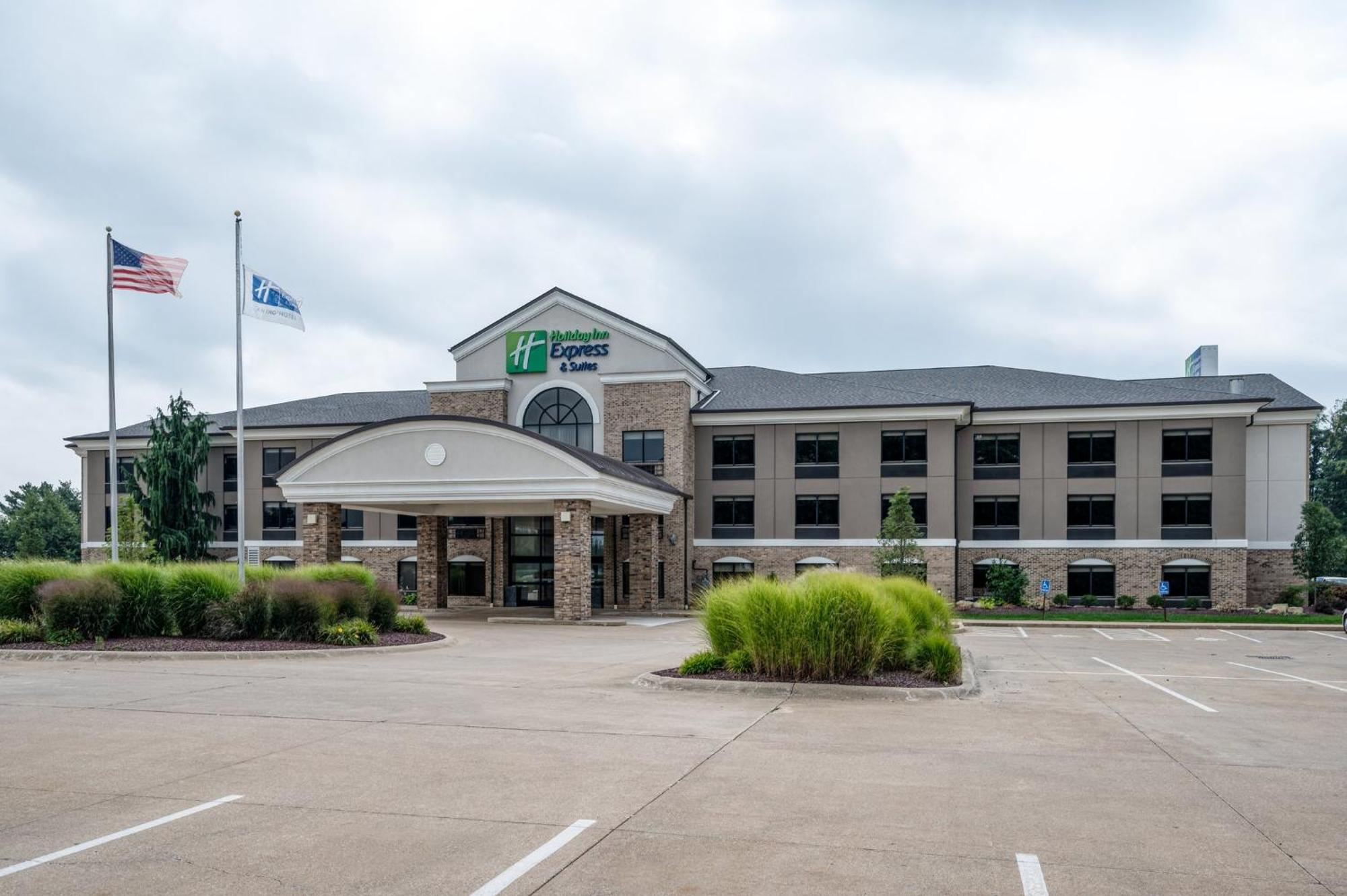 Holiday Inn Express & Suites Wadsworth By Ihg Exterior foto