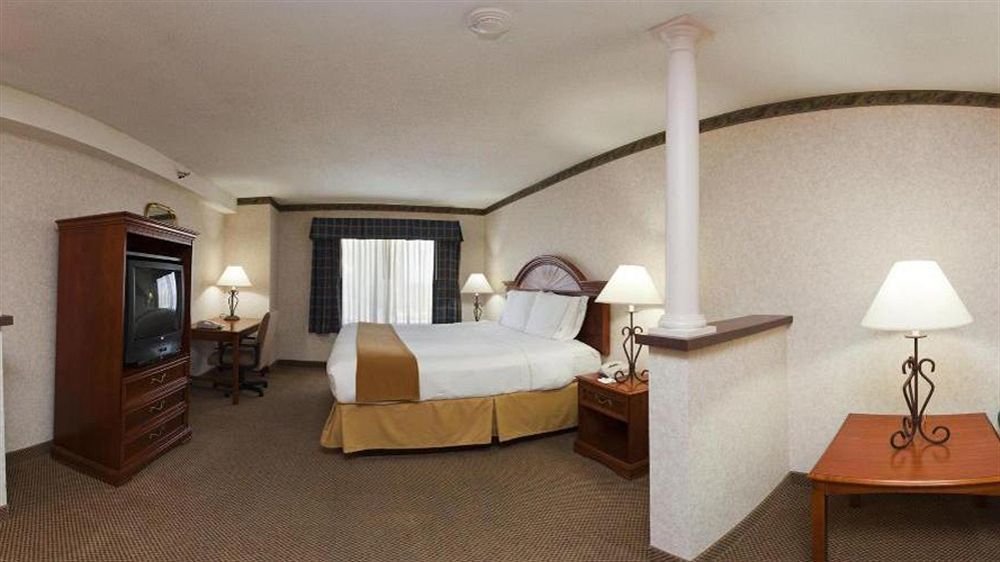 Holiday Inn Express & Suites Wadsworth By Ihg Exterior foto